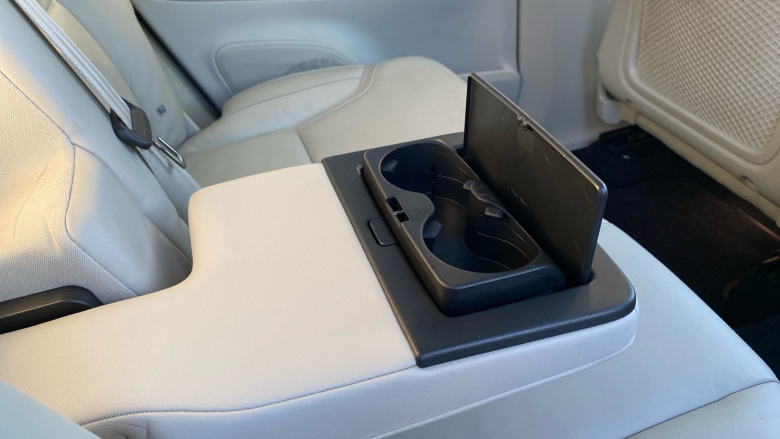 Volvo XC90 2.0 B5P Plus Edition Dark 5dr AWD Geartronic Petrol Estate